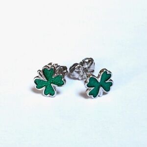 NEW BEAU Earrings Shamrock Clover Sterling Green Enamel Stud NEW ON CARD